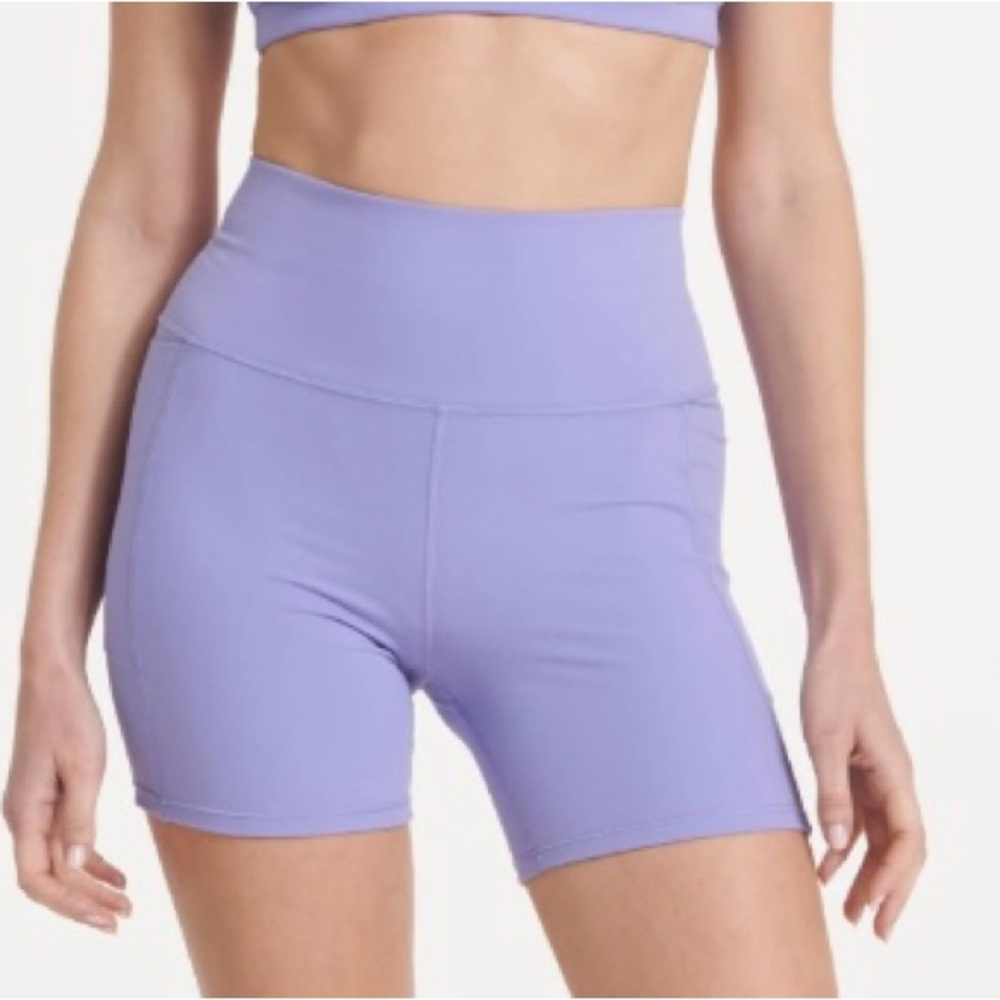 Vuori Purple Studio Pocket Bike Shorts High-Waisted Seamless Design